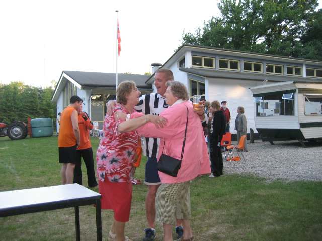 6KAMP 2006 Dorpshuis Vierhouten (Oranje/ijsvereniging)